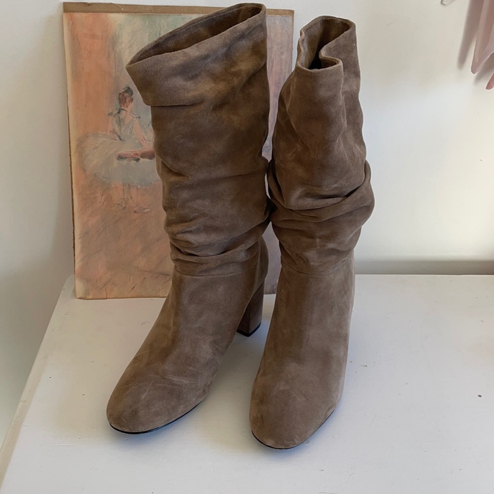 Suede boots